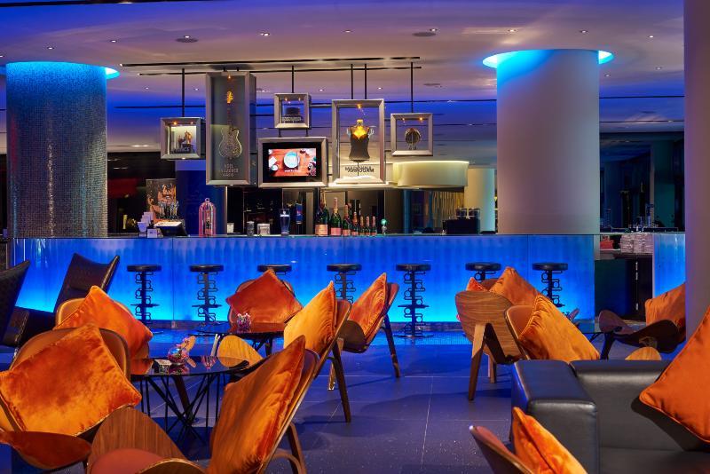 Resorts World Sentosa - Hard Rock Hotel Singapur Exterior foto The bar at the hotel